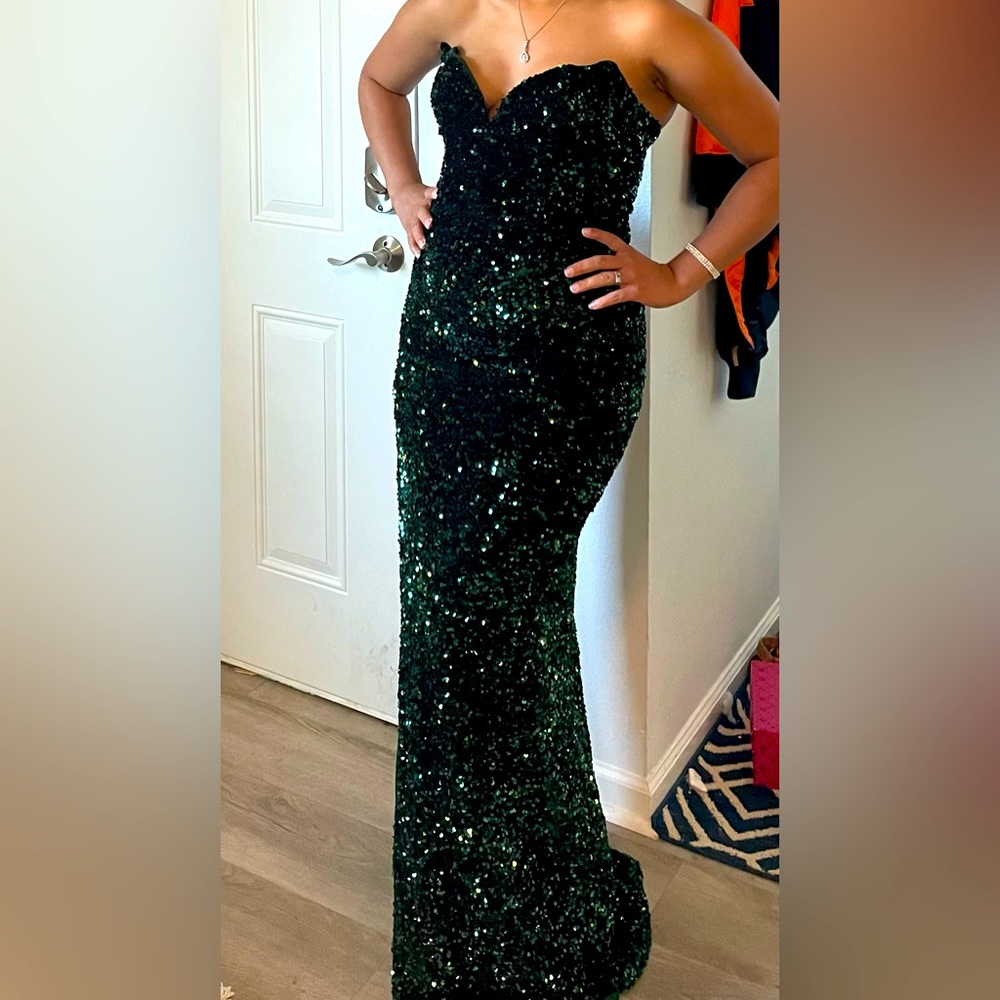 'DITA' STRAPLESS SEQUIN GOWN
EMERALD